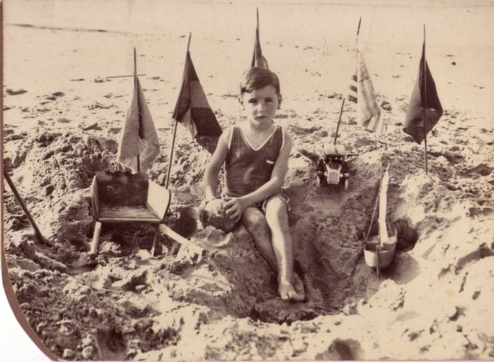 Jongen op het strand