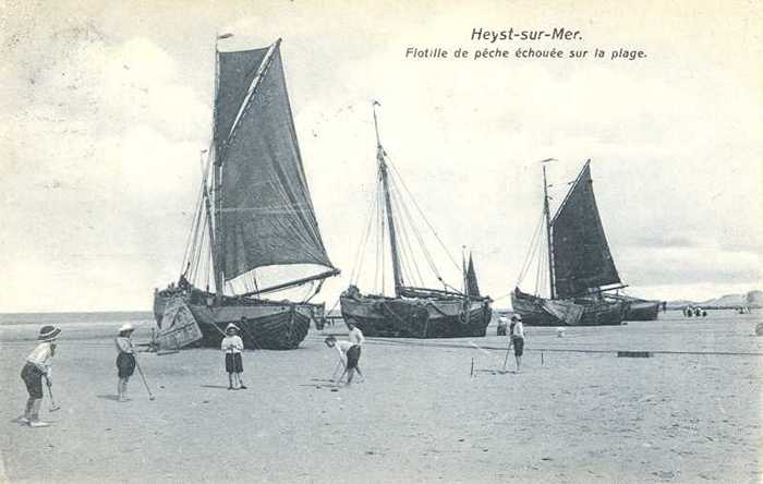 Heyst-sur-Mer - Flotille de pêche échouée sur la plage