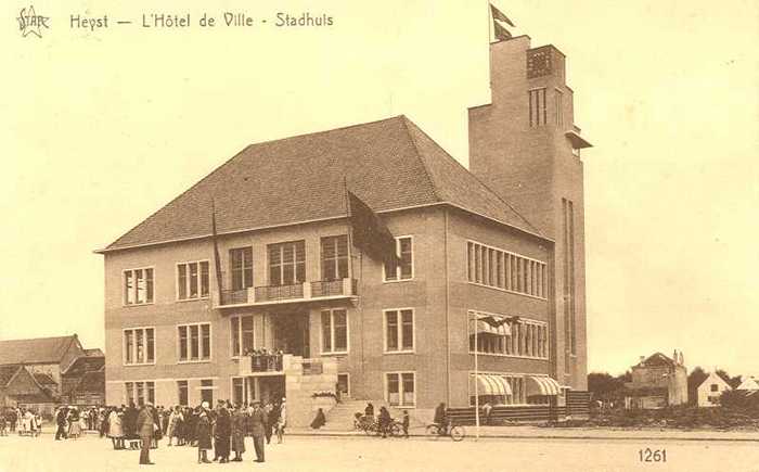 Heyst - L'Hôtel de ville - Stadhuis