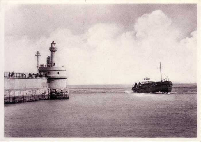 Zeebrugge - Vuurtoren op Havenmuur