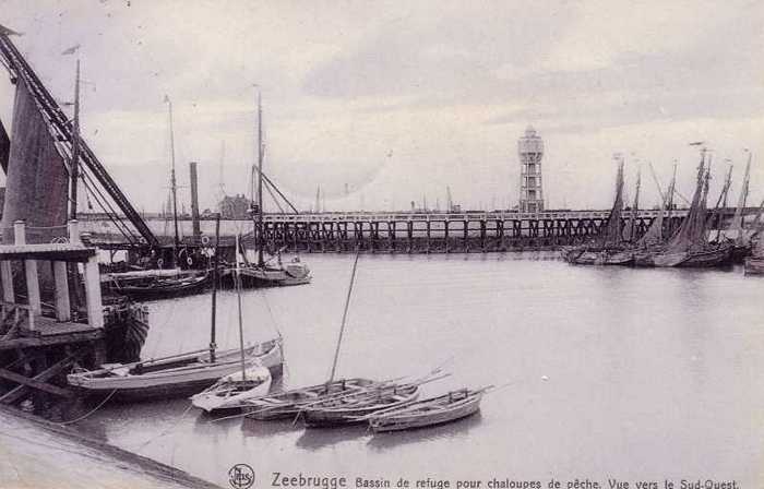 Zeebrugge - Bassin de refuge pour chaloupes de pêche - Vue vers le Sud-Ouest