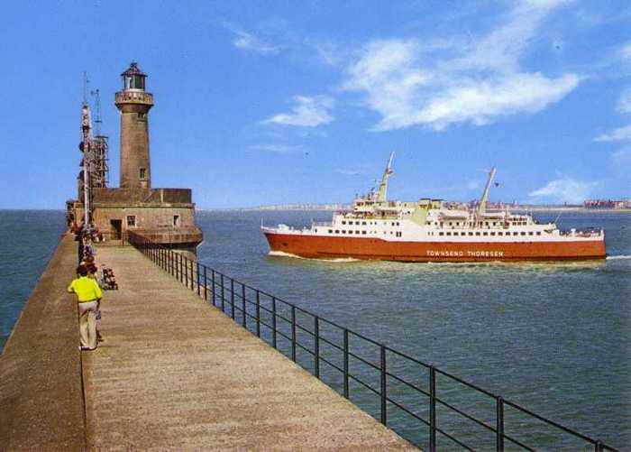 Zeebrugge - Car ferry 'Viking II' (Felixstowe) en vuurtoren