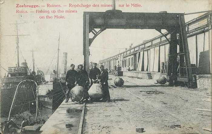 Zeebrugge - Ruines - Repêchage des mines sur le Môle