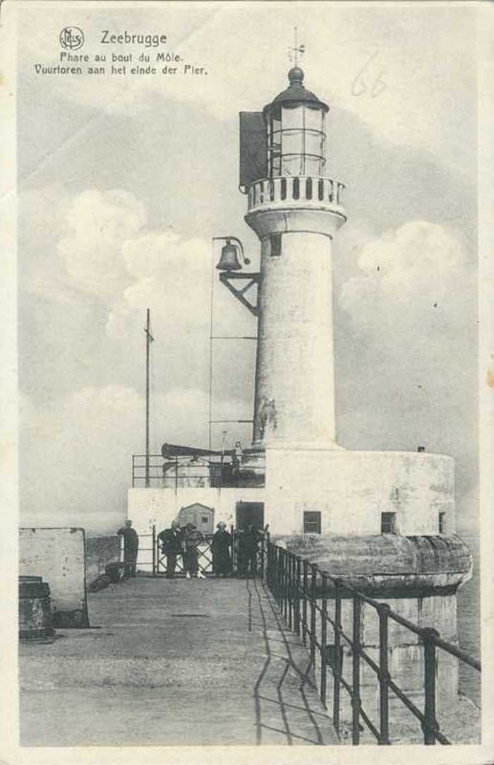 Zeebrugge - vuurtoren aan het einde der Pier