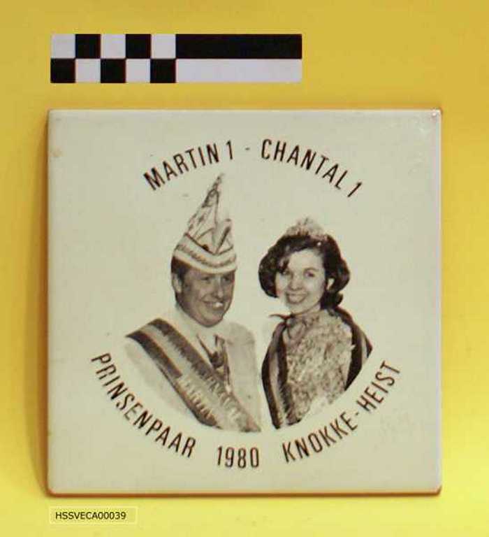 Siertegel met afbeelding van Martin 1 en Chantal 1 - Prinsenpaar 1980 Knokke-Heist