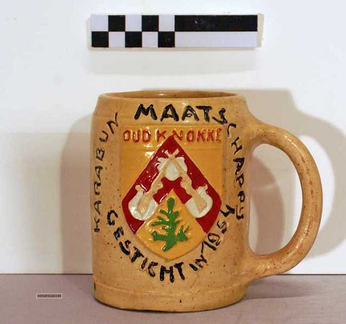 Stenen (bier)pot - OUD KNOKKE Karabijn maatschappij - Gesticht in 1954
