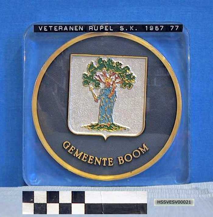 Siermedaillon in plastiek gevat - Veteranen R upel S.K. 1967 -77 - Gemeente Boom.