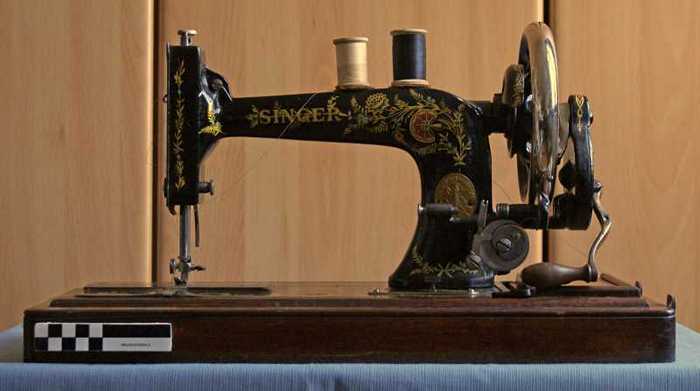Draagbare naaimachine SINGER  'Klasse 48'.