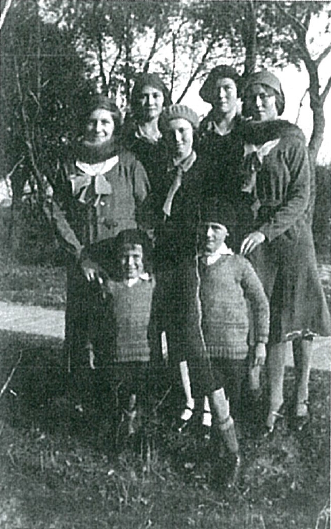 frans en raymond en zussen in 1932