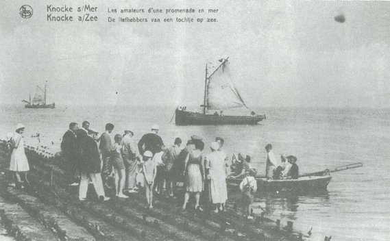 toeristenboor-sea-gull-in-zee-voor-knokke